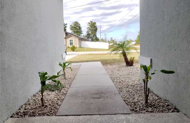 100 SWEET PEA Court Gallery 4