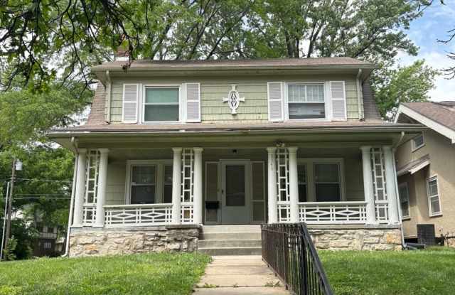 Charming 3 Bed, 1 Bath Home Near Brookside, Plaza & UMKC photos photos