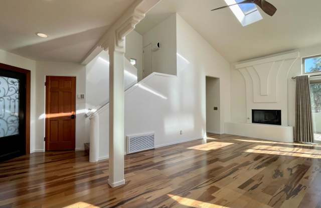 Modern, Updated 3-Bedroom Home in Stoneridge with Air Conditioning Gallery 3