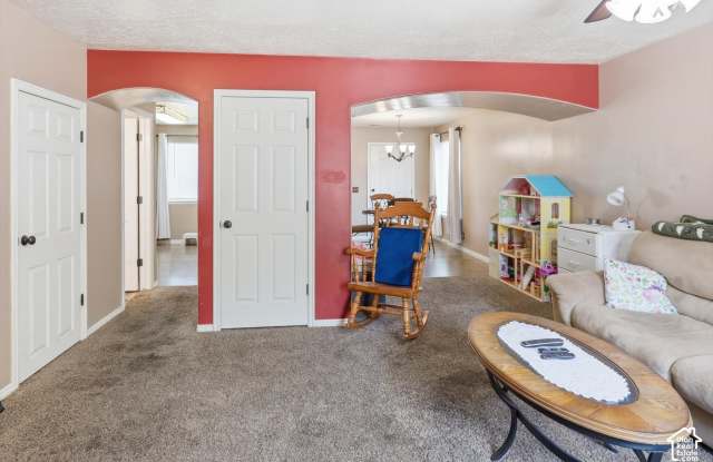 826 E 760 N Gallery 4