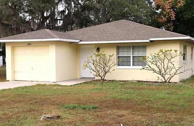 2501 CRESCENT DRIVE photos photos