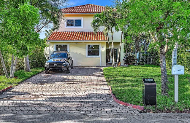 2620 NE 214 ST photos photos
