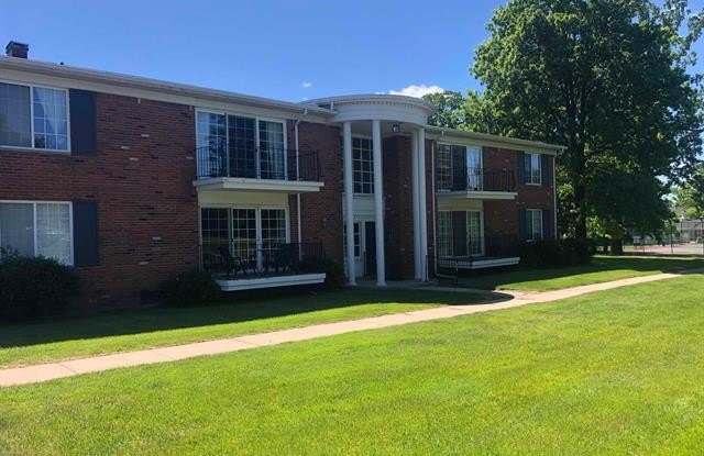 430 FOX HILLS Drive N photos photos