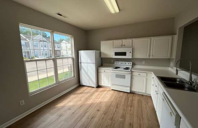 Charming 3BD, 2.5BA Raleigh Townhome with a Fenced Yard Gallery 4