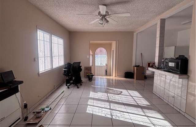 7008 S Main photos photos