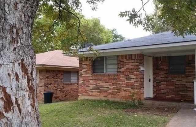 1528 W Elm Street - 1528 West Elm Street, Denison, TX 75020