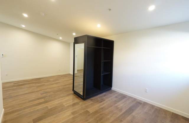 2821 8th Avenue Gallery 2
