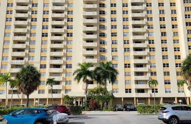 1833 S Ocean Dr photos photos