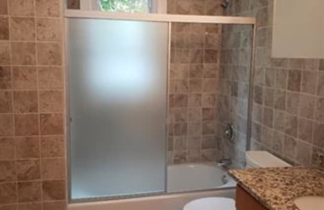 605 King George Road - 605 King George's Post Road, Fords, NJ 08863