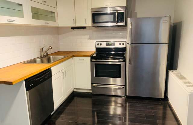 1 Bedroom 1 Bathroom in Congress Park      **Move-In Special** Gallery 4