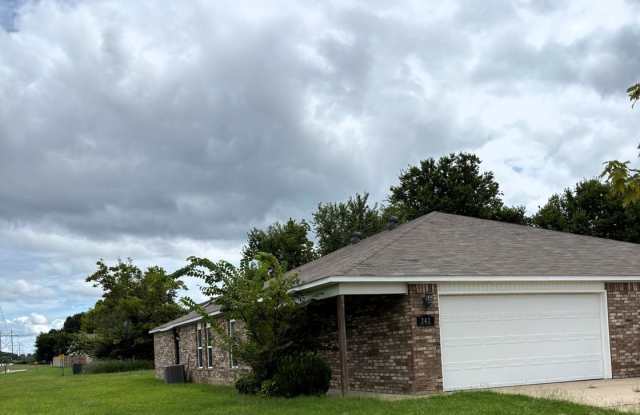 Bright and Spacious 3 Bedroom Home in Farmington photos photos