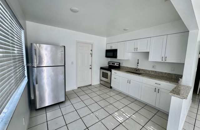 718 SW 7th St - 718 Southwest 7th Street, Hallandale Beach, FL 33009