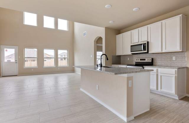 2 Week Free Move-In Special! Like-New 4-Bedroom Home with Game Room & Large Private Backyard in New Braunfels Gallery 4