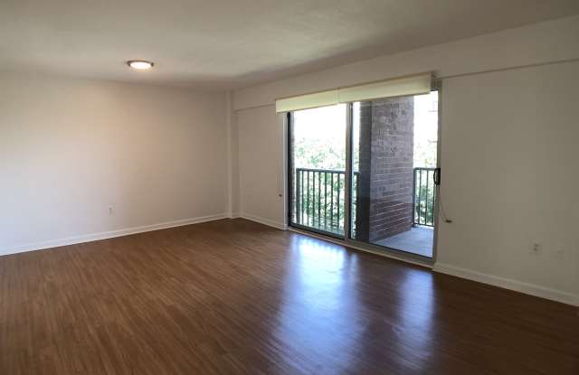 1300 Army Navy Drive Gallery 4