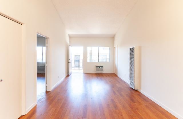 1249 1/2 N. VIRGIL AVE Gallery 2