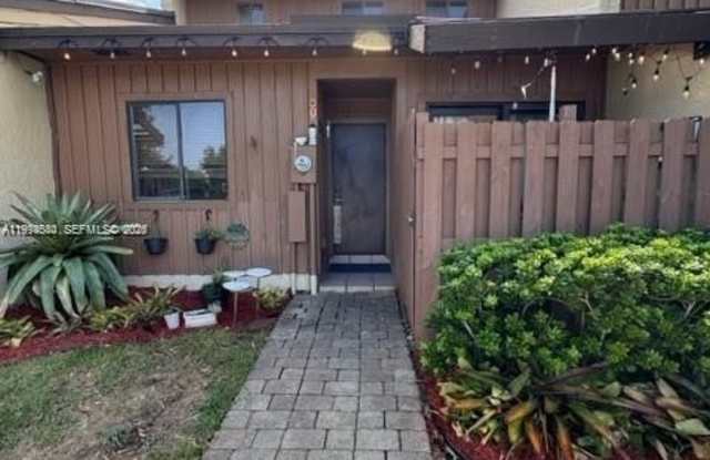 4183 SW 87th Ter photos photos
