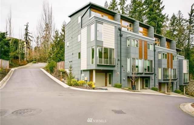 Stylish Townhome Living Near Lake Sammamish | 2 Bedrooms, 2.5 Bathrooms Gallery 1