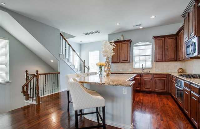 6467 Las Colinas Boulevard Gallery 4