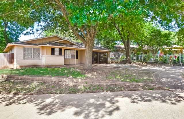 4557 Lynnacre Circle Gallery 3