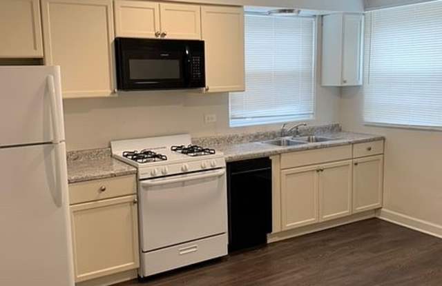 1028 E Division St photos photos