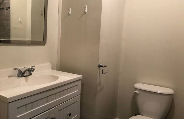 4BR/2BA Bryan Park! Gallery 3