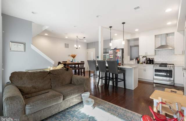 2670 COLLINS STREET - 2670 Collins Street, Philadelphia, PA 19125