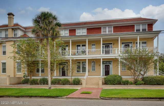 2716 OAK Street unit: 3 photos photos