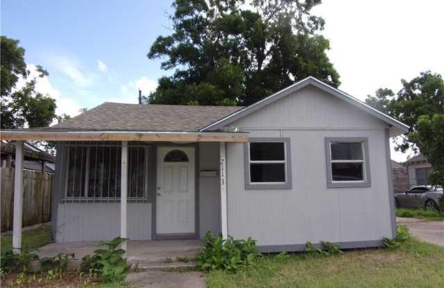 2113 Yale Street photos photos
