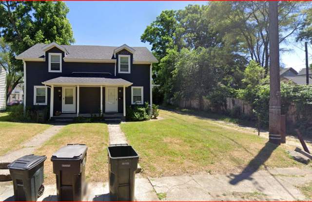 Recently renovated duplex 2 bed/1 bath only 1050.o photos photos