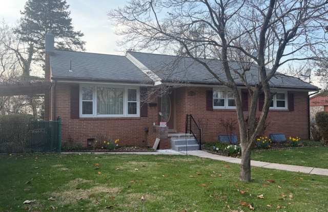 Charming Reading 3/4 BR Home For Rent with lots of Character photos photos