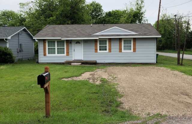 3313 Maple - House photos photos