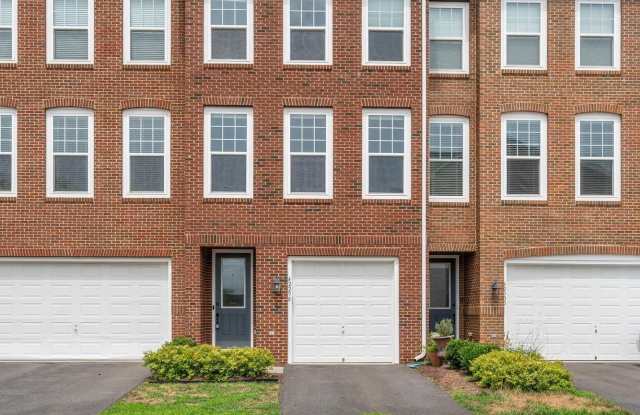 42298 LANCASTER WOODS Square - 42298 Lancaster Woods Square, South Riding, VA 20152