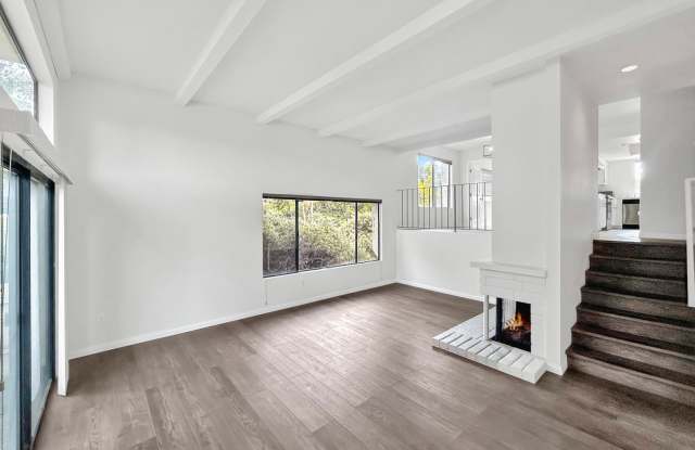 Beautiful 3BD/3BA W/ Attached Garage and In-Unit Laundry in La Jolla! photos photos