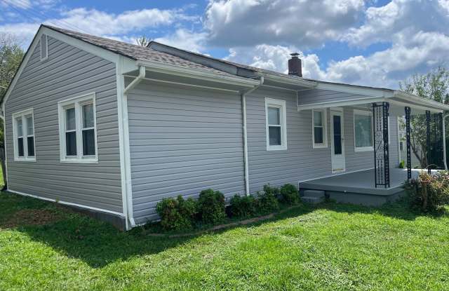 Remodeled three bedroom two bath cottage with full basement in O Hickory photos photos
