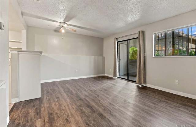 Remodeled studio OVERLOOKING POOL Gallery 3