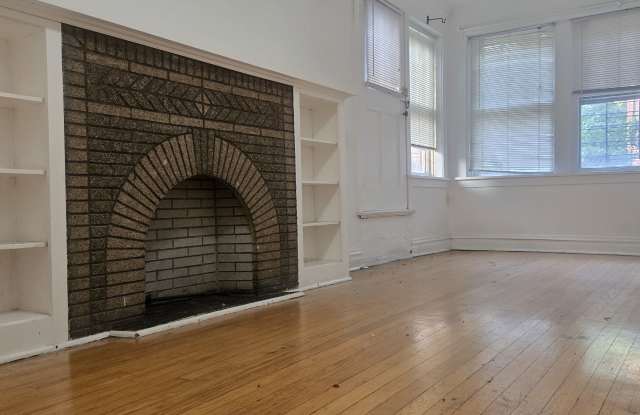 858 N Hoyne Ave photos photos