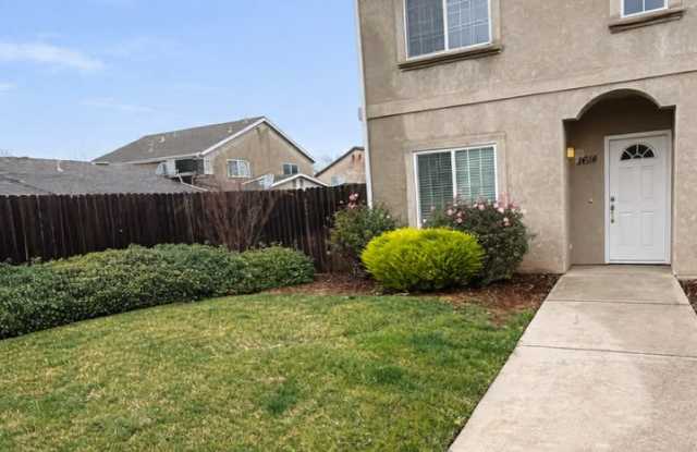 Fantastic 3 Bedroom, 2.5 Bath Townhouse! photos photos