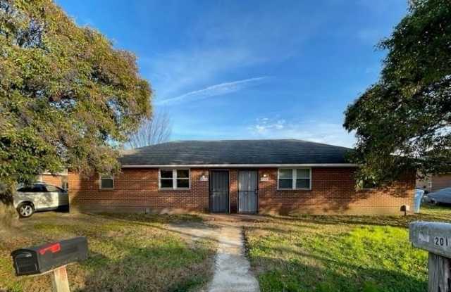 2018 Pond Lane photos photos