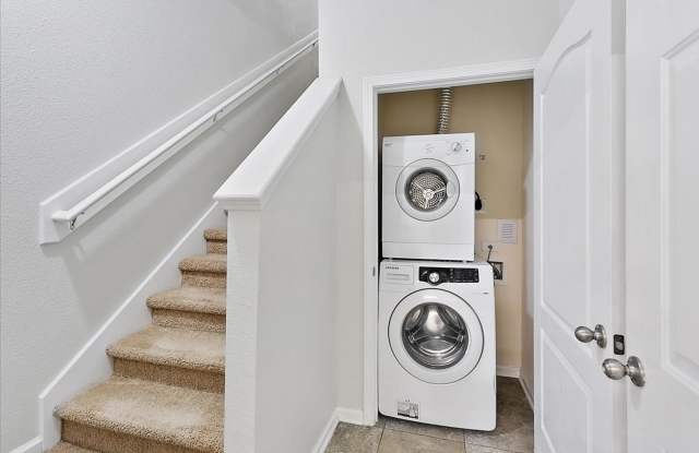 Condo in Greenstone at Aberdeen! photos photos