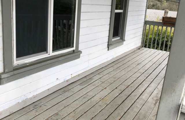 2026 NE Oswego Ave. Gallery 3