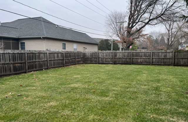 3 Bedroom 2 Full Bath and a Short Walk to White Oaks! Gallery 4