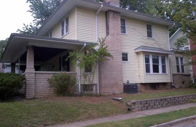Charming 4 BD/2 BA home with large front porch behind optometry school photos photos