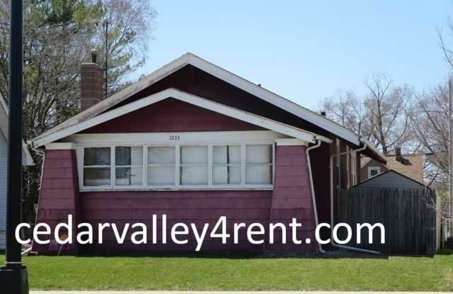 2 Bedroom, 1 Bath 1233 Logan Ave Waterloo, IA 50703 photos photos