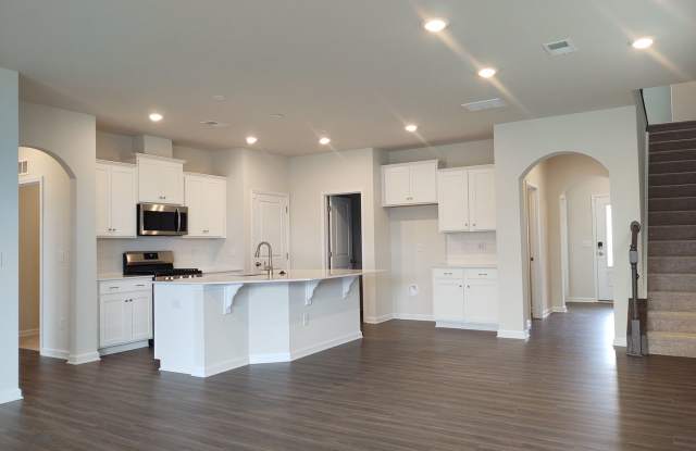 Beautiful, move in ready corner lot home located in the popular MillBridge Subdivision in Waxhaw! Gallery 4