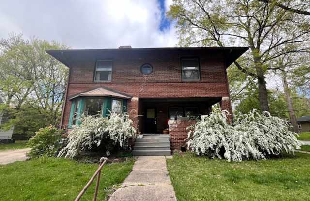 Historic 4-Bedroom Home - Close to UIUC Campus photos photos