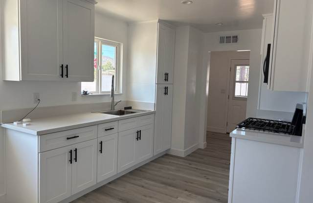 Fully Renovated 3-Bed in the heart of Tehachapi - 109 Walnut Drive, Tehachapi, CA 93561