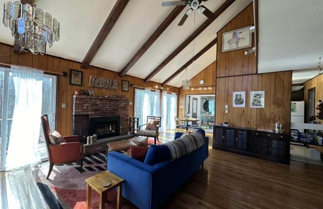 402 Canoebrook Drive Gallery 3