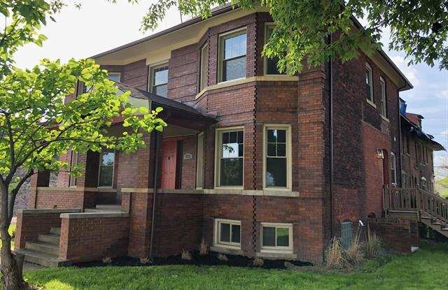 401 E EDSEL FORD Freeway Gallery 2