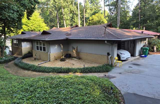 Charming 3BR Mid Century Modern House in Atlanta Gallery 4