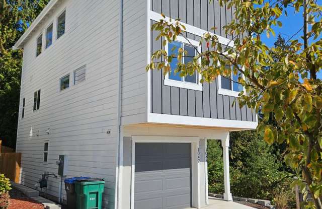 Updated Stylish Silverdale 2 bed, 2.5 bath Townhouse Gallery 3
